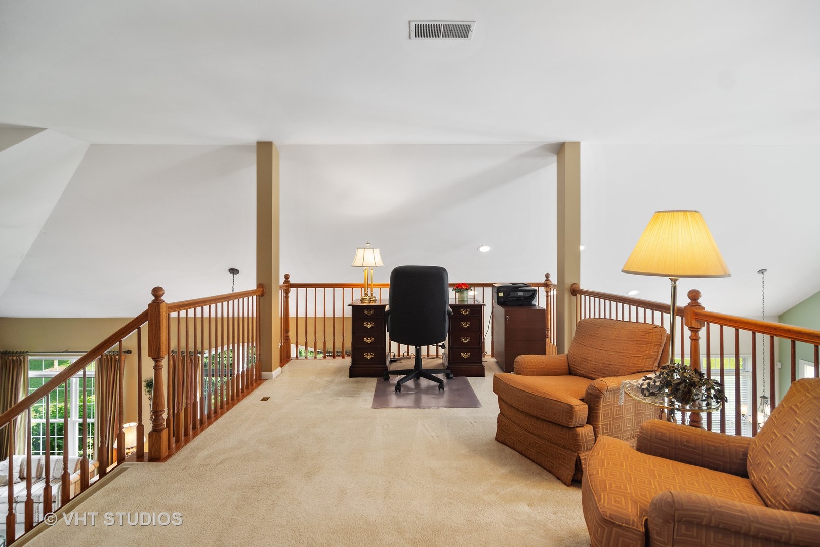 716 Fieldstone Court Inverness, IL 60010 - Photo 14 of 25 a living room with furniture and a lamp