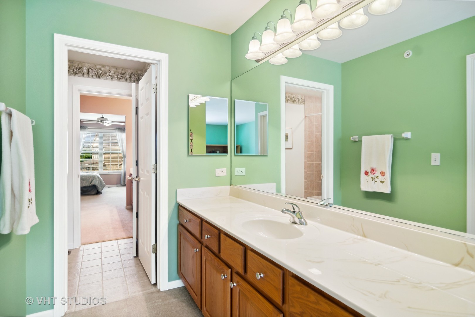 716 Fieldstone Court Inverness, IL 60010 - Photo 18 of 25 a bathroom with a sink and a mirror