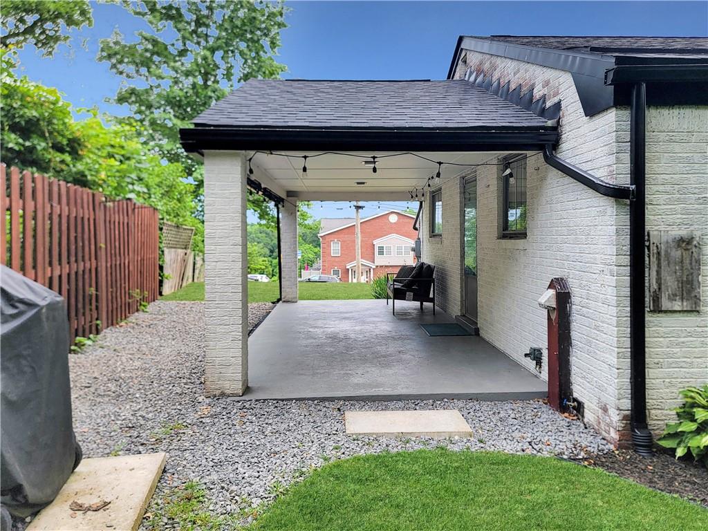 224 Herbst Road Coraopolis, PA 15108 - Photo 4 of 33