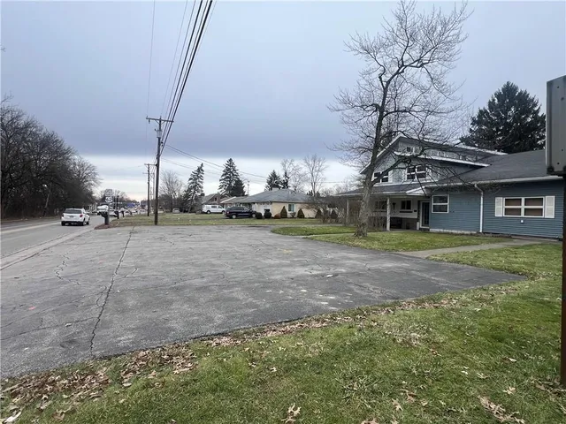 $399,500 | 129 South Buhl Farm Drive, Hermitage, PA 16148