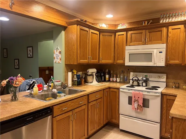 $399,500 | 129 South Buhl Farm Drive, Hermitage, PA 16148