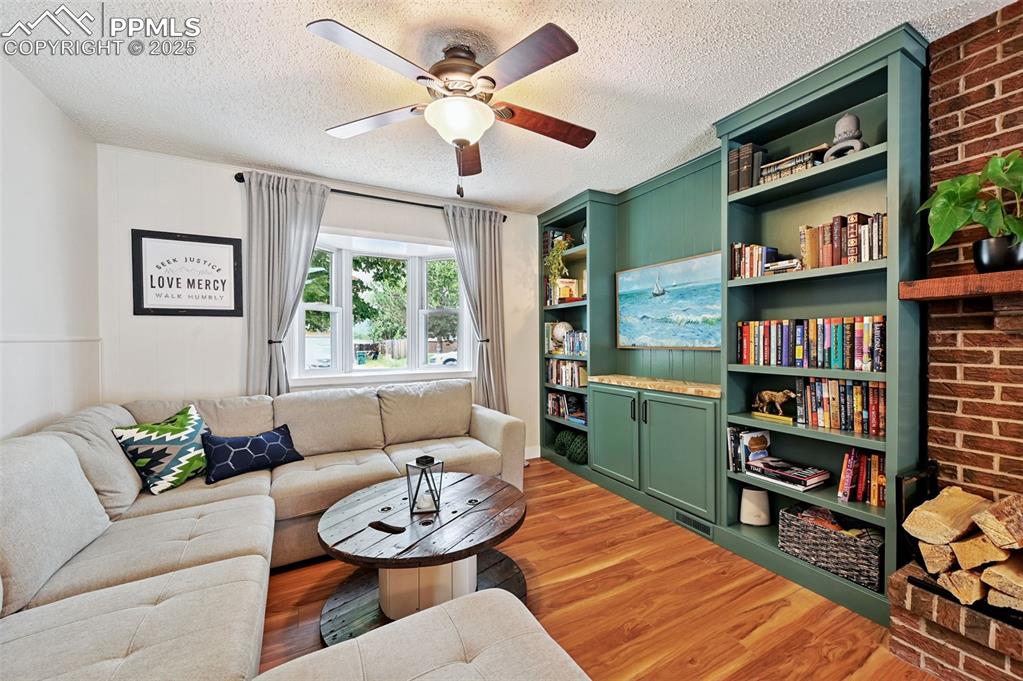 5139 Villa Circle Colorado Springs, CO 80918 - Photo 12 of 40 a living room with furniture and a book shelf