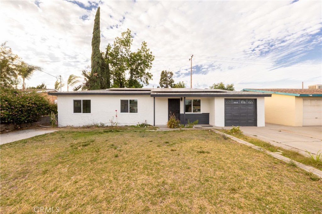 424 East 1st Street Rialto, CA 92376 - Photo 2 of 45