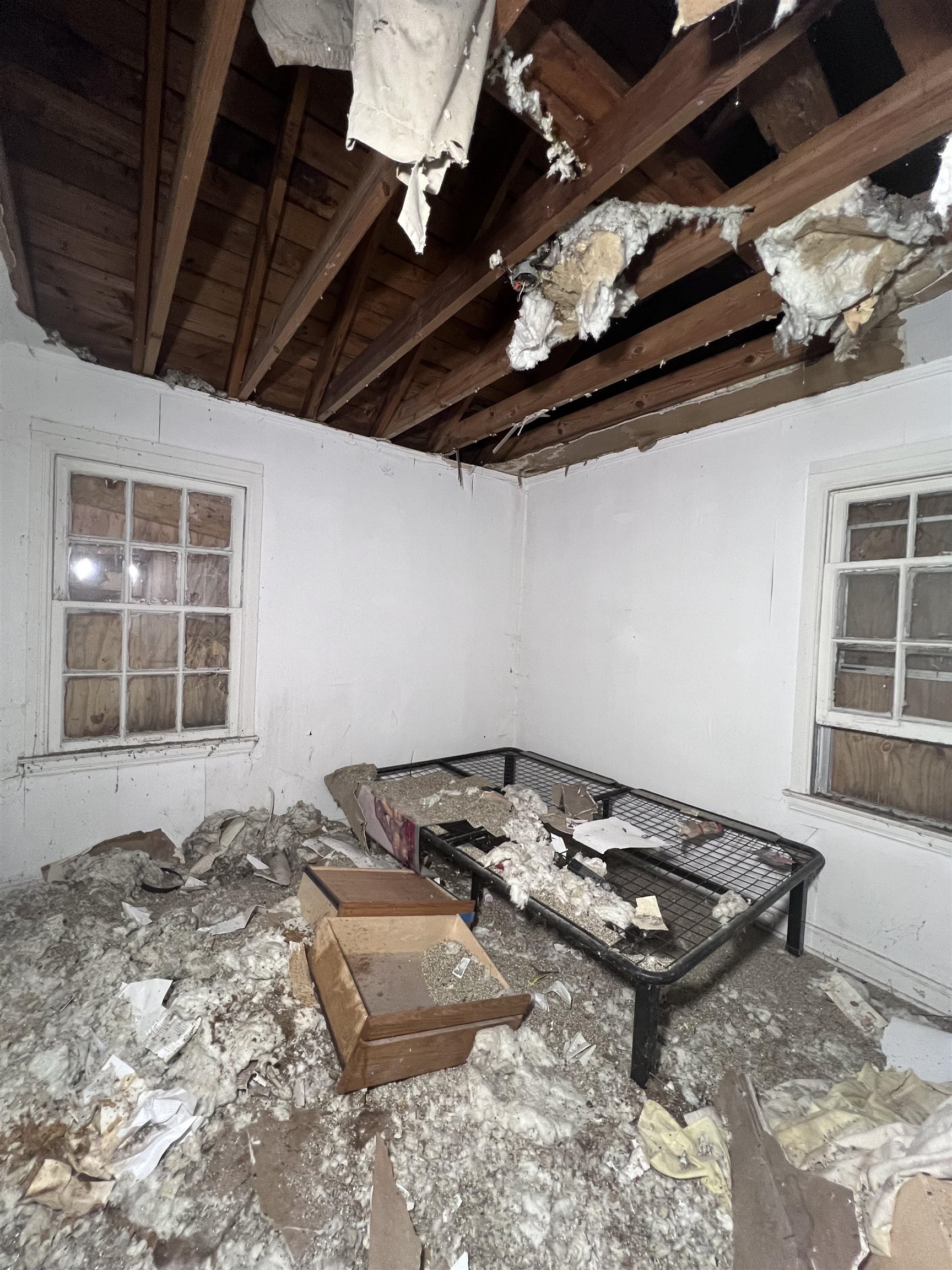 835 Baltic Street Memphis, TN 38112 - Photo 3 of 9 a black and white photo of a room