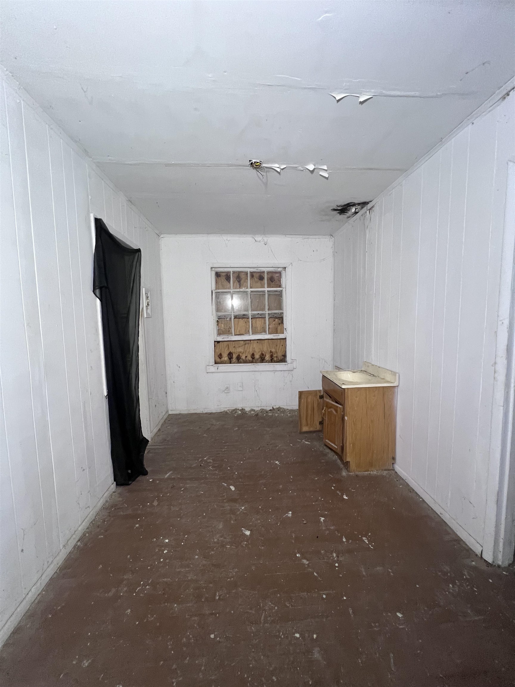 835 Baltic Street Memphis, TN 38112 - Photo 6 of 9 a view of a livingroom with furniture and a window