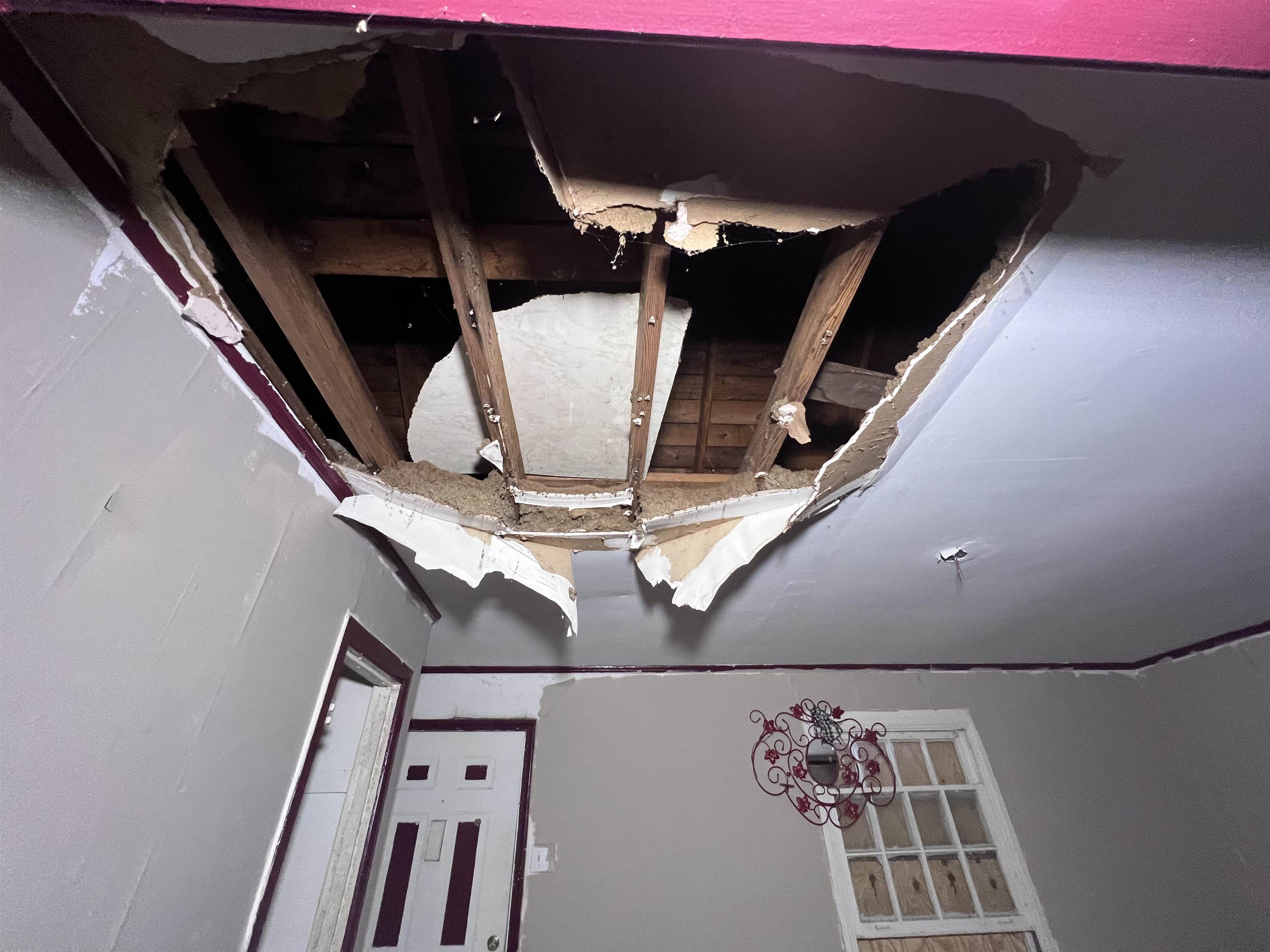 835 Baltic Street Memphis, TN 38112 - Photo 8 of 9 a view of entryway