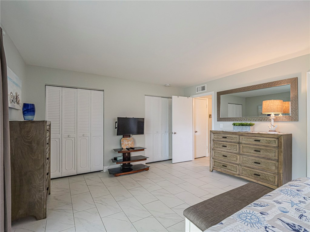 5400 Highway A1a, Unit D3 Vero Beach, FL 32963 - Photo 17 of 35 a room with a bed and chair