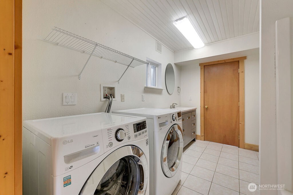 196 Nolton Road Nordland, WA 98358 - Photo 18 of 39 a utility room with dryer and washer