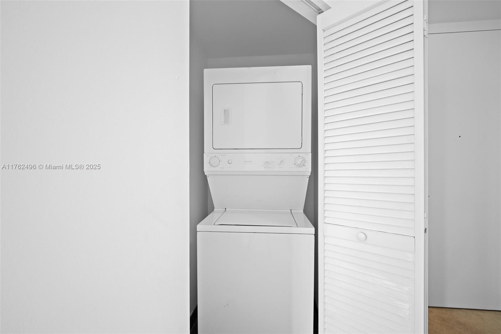 79 Southwest 12th Street, Unit 2512S Miami, FL 33130 - Photo 16 of 36 a view of washer and dryer