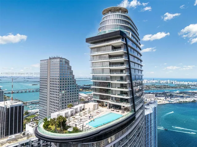$18,000 | 300 Biscayne Blvd Way, Unit 4507W, Miami, FL 33131