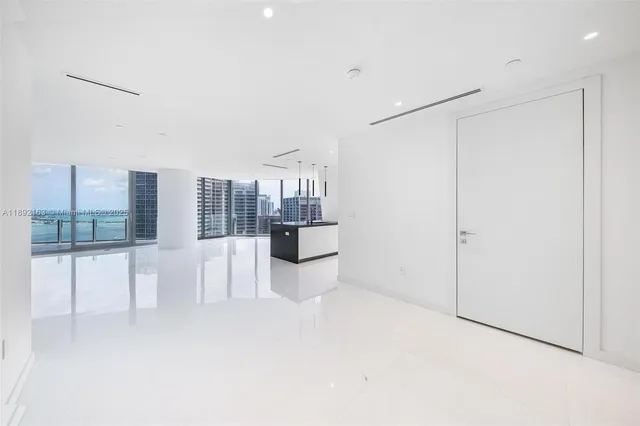 $18,000 | 300 Biscayne Blvd Way, Unit 4507W, Miami, FL 33131