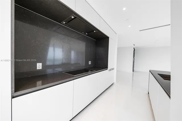 $18,000 | 300 Biscayne Blvd Way, Unit 4507W, Miami, FL 33131