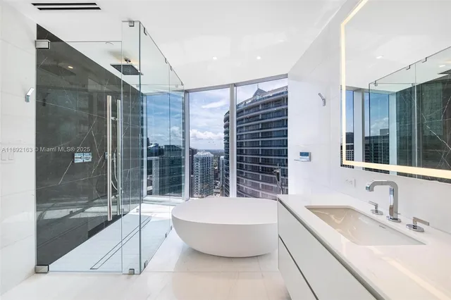 $18,000 | 300 Biscayne Blvd Way, Unit 4507W, Miami, FL 33131