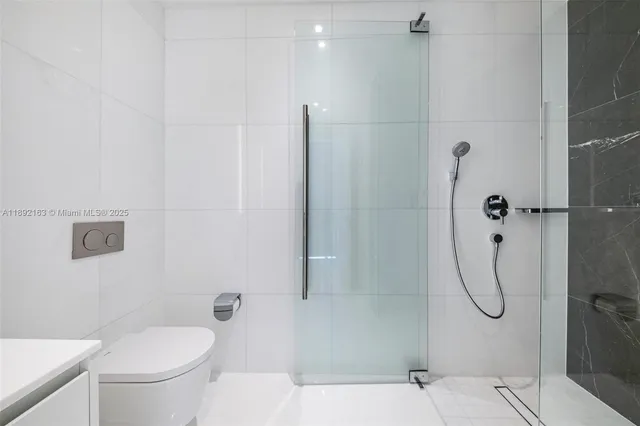 $18,000 | 300 Biscayne Blvd Way, Unit 4507W, Miami, FL 33131