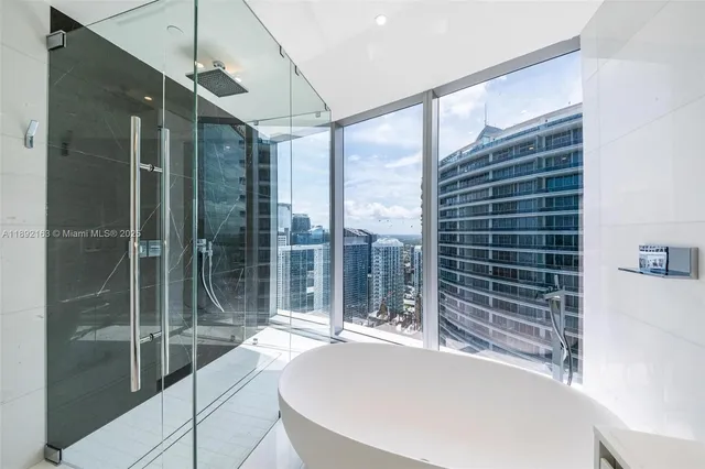 $18,000 | 300 Biscayne Blvd Way, Unit 4507W, Miami, FL 33131