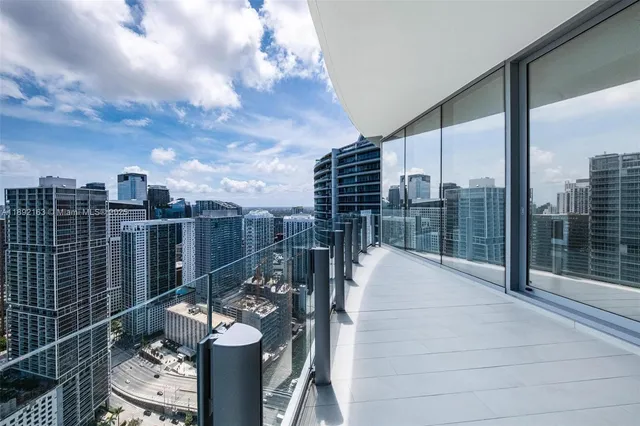 $18,000 | 300 Biscayne Blvd Way, Unit 4507W, Miami, FL 33131