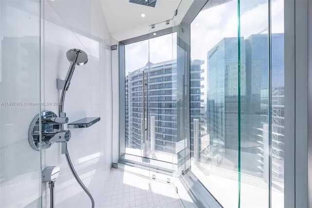 $18,000 | 300 Biscayne Blvd Way, Unit 4507W, Miami, FL 33131