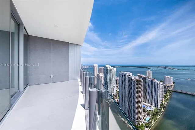 $18,000 | 300 Biscayne Blvd Way, Unit 4507W, Miami, FL 33131