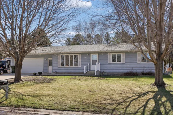 $304,999 | 908 Pleasantview Drive Southeast, Willmar, MN 56201