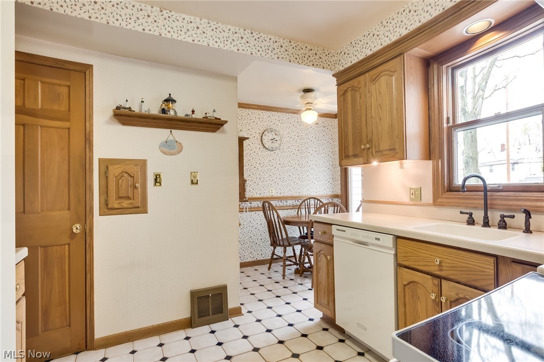 4907 Westbourne Road Cleveland, OH 44124 - Photo 14 of 30 Gallery Image 14