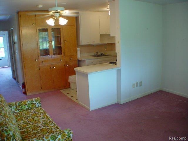 23300 Kelly Road, Unit 6 Eastpointe, MI 48021 - Photo 4 of 7 Living