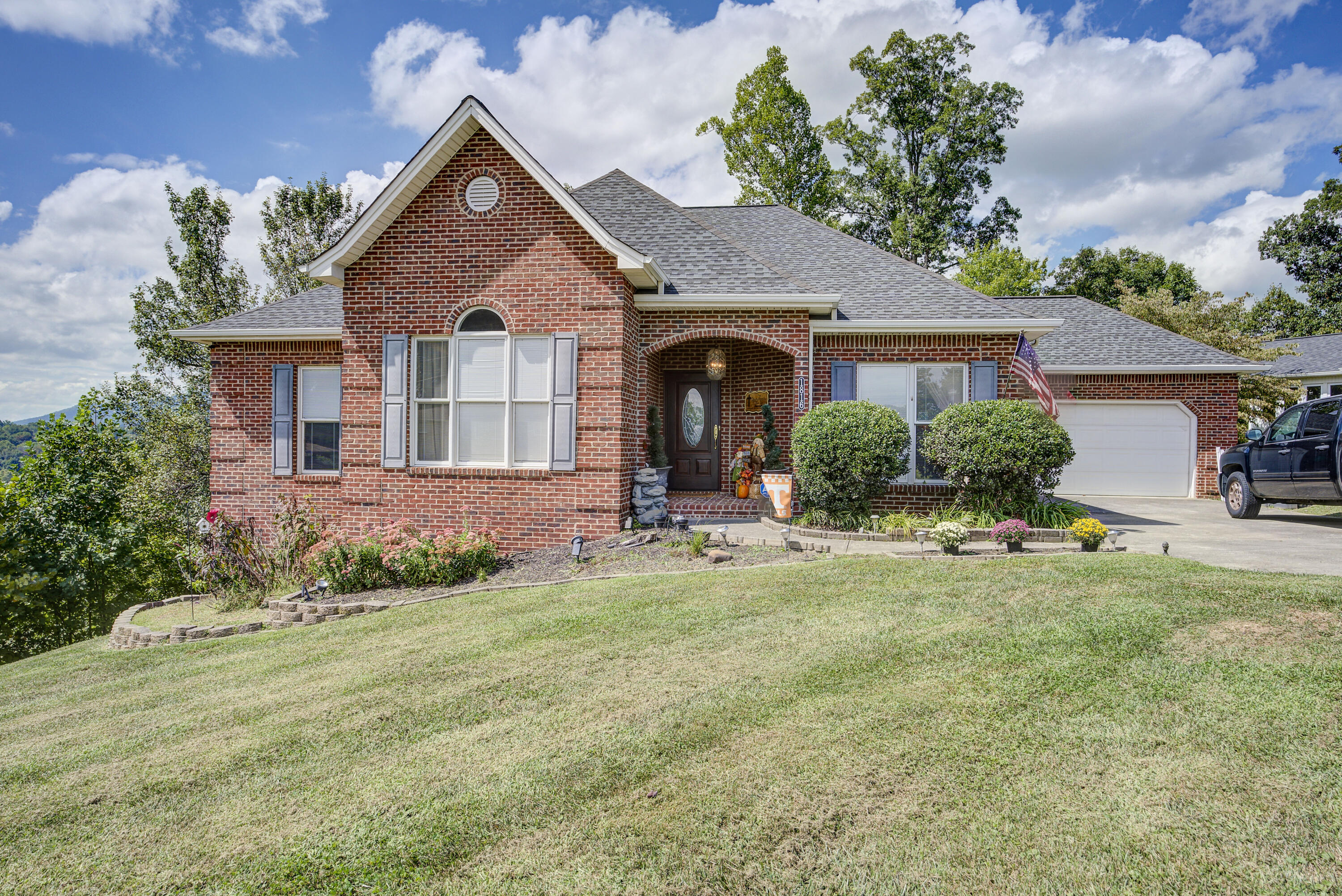 1816 Idle Hour Road Kingsport, TN 37660 - Photo 1 of 34 Idle--30