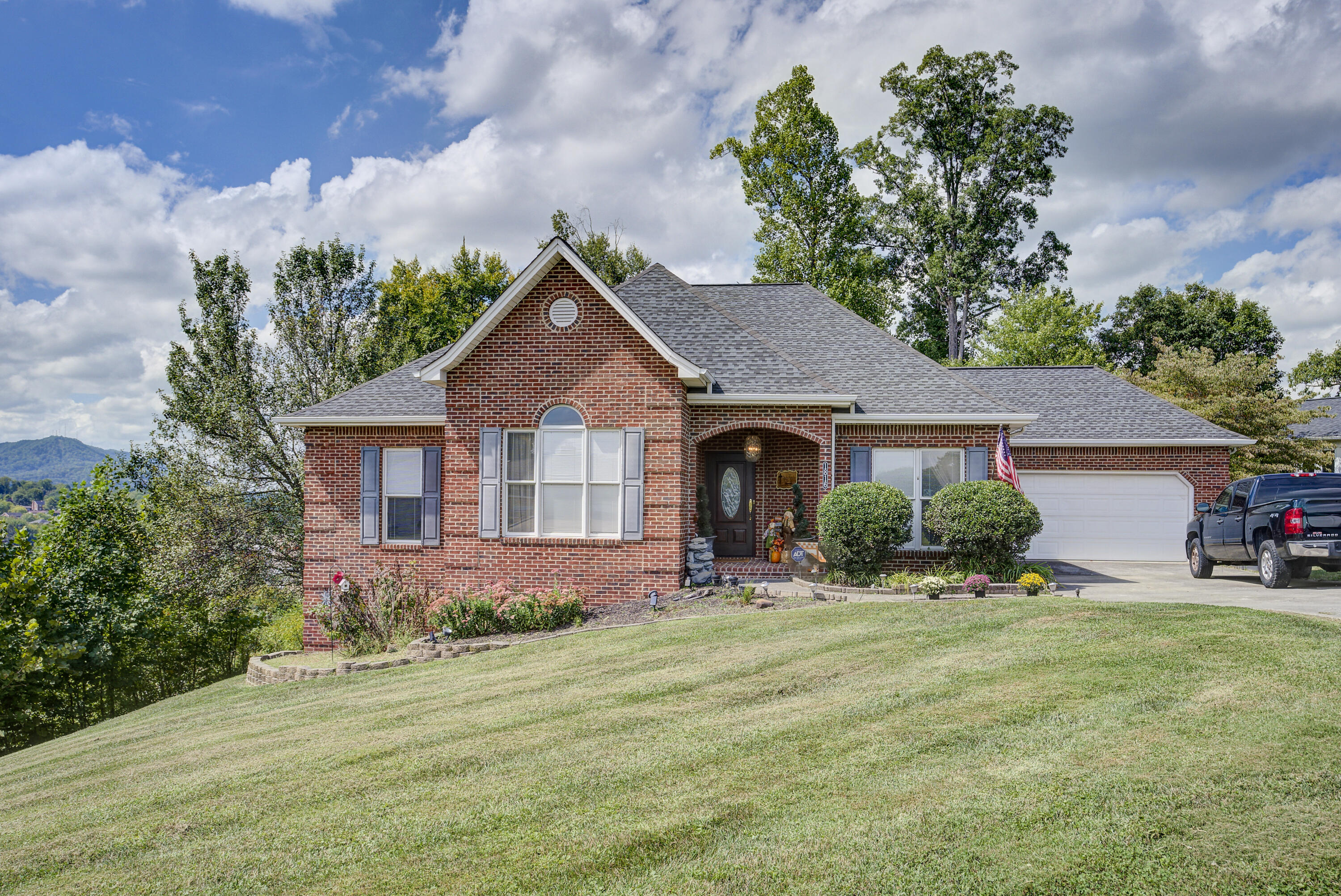 1816 Idle Hour Road Kingsport, TN 37660 - Photo 2 of 34 Idle--33