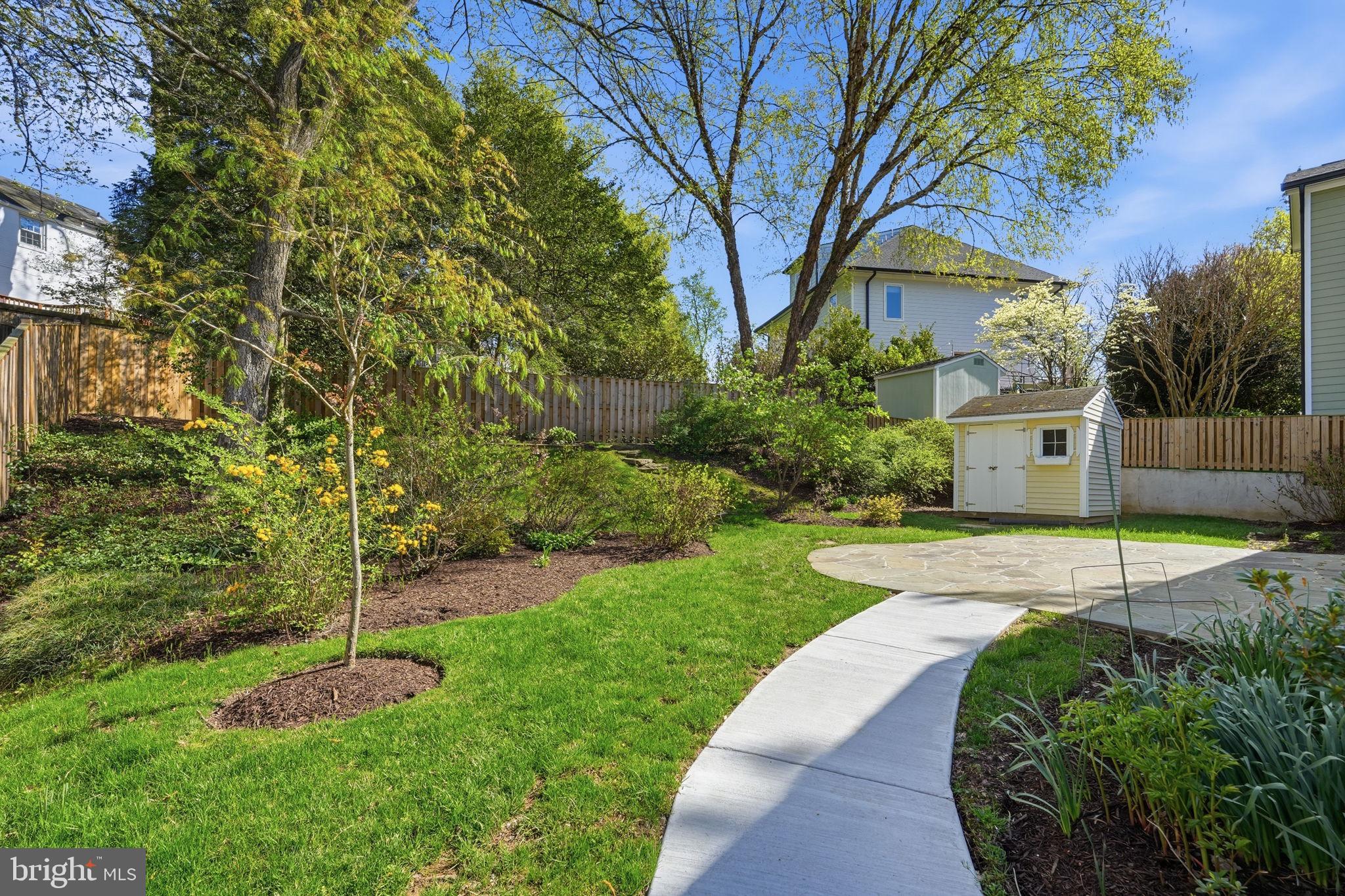 6318 11th Road North Arlington, VA 22205 - Photo 38 of 46 Lush Landscaping