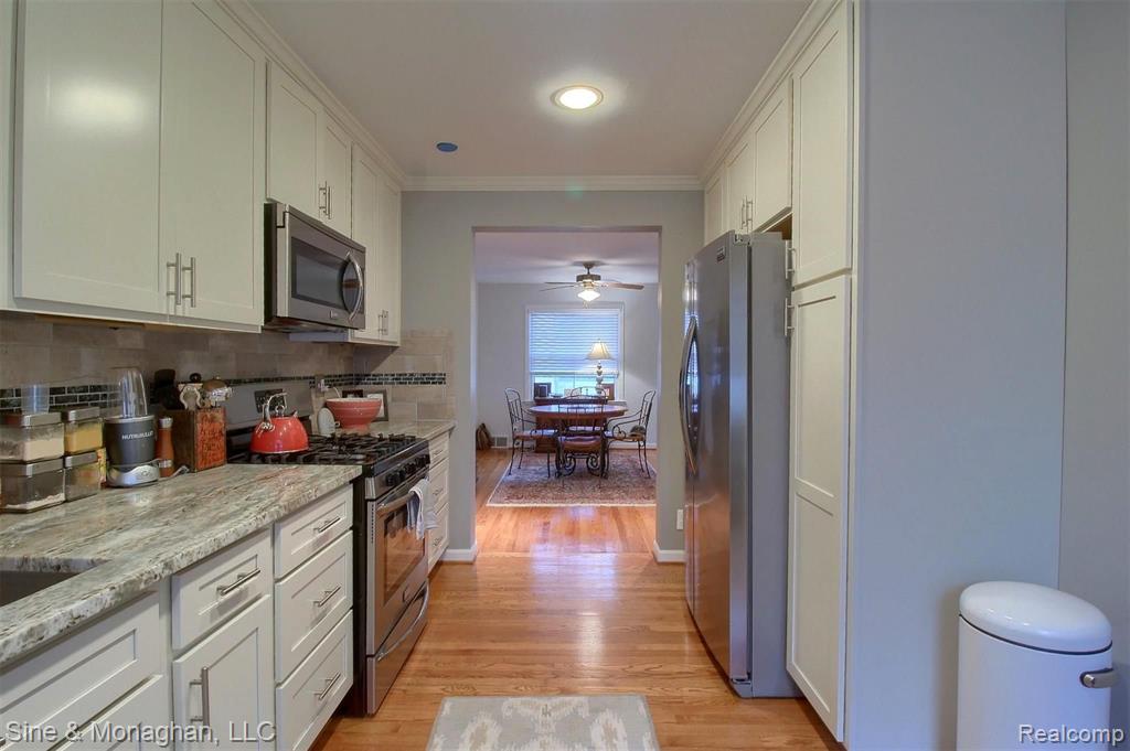 950 Harcourt Road Grosse Pointe Park, MI 48230 - Photo 11 of 30