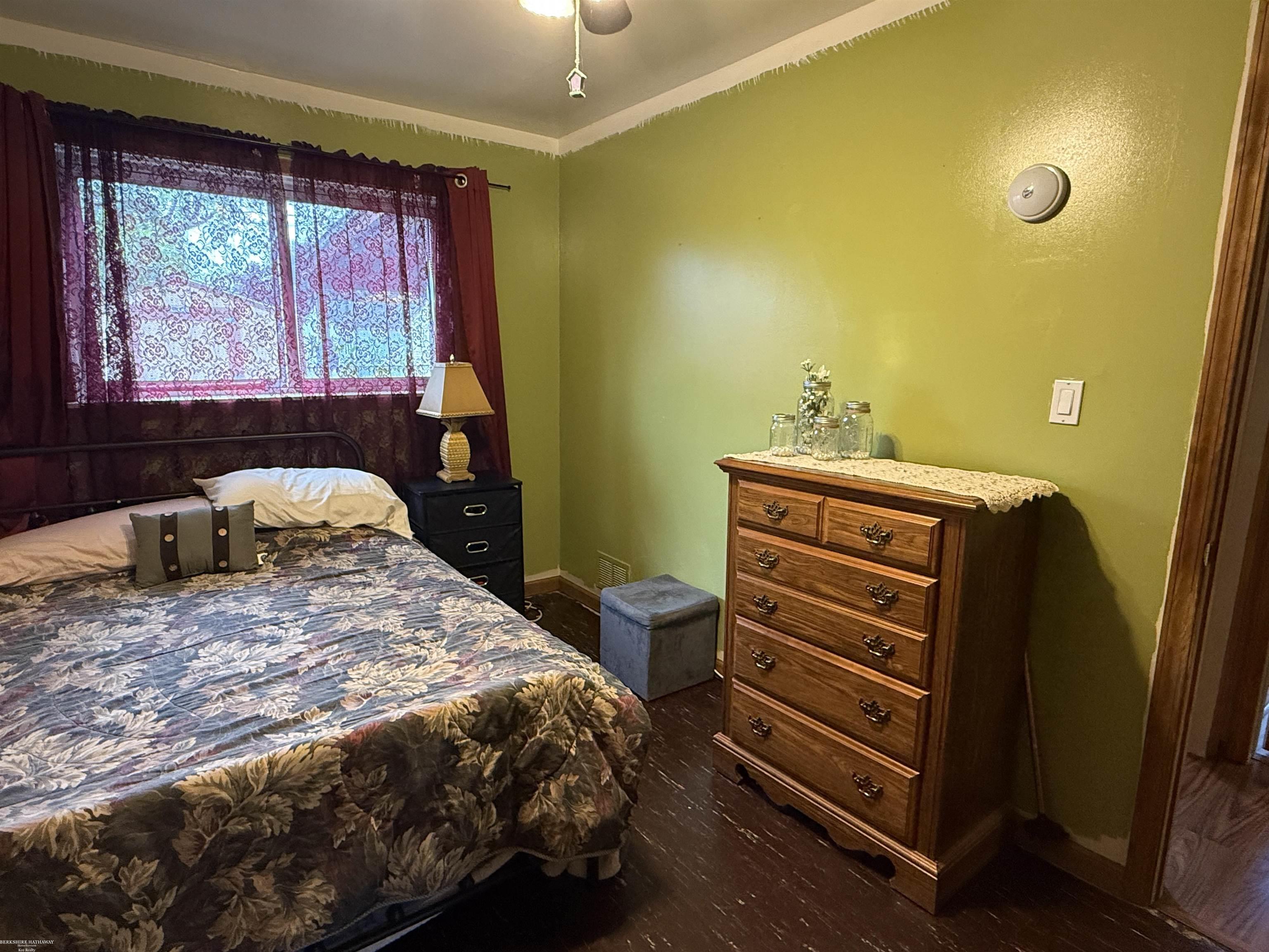 14584 Stephens Road Warren, MI 48089 - Photo 12 of 28 50186078-f2d32c01-8ed5-4f01-88cc-ce615f8ff531.JPG