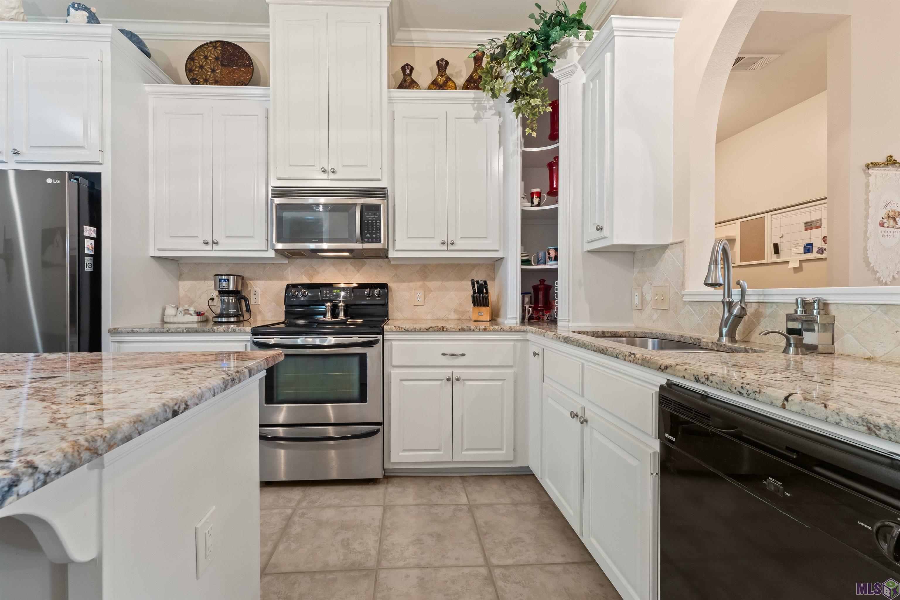 15412 Streamwood Court Baton Rouge, LA 70816 - Photo 8 of 25