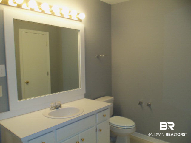 18568 South Greeno Road Fairhope, AL 36532 - Photo 14 of 22 MASTER BATH ALSO HAS A LINEN CLOSET.