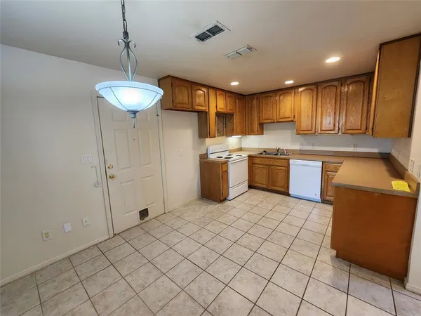 $1,550 | 3025 Pueblo Trail, Lake Worth, TX 76135