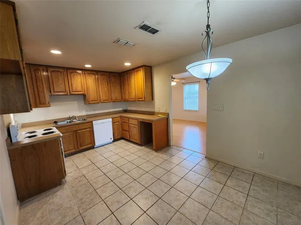 $1,550 | 3025 Pueblo Trail, Lake Worth, TX 76135