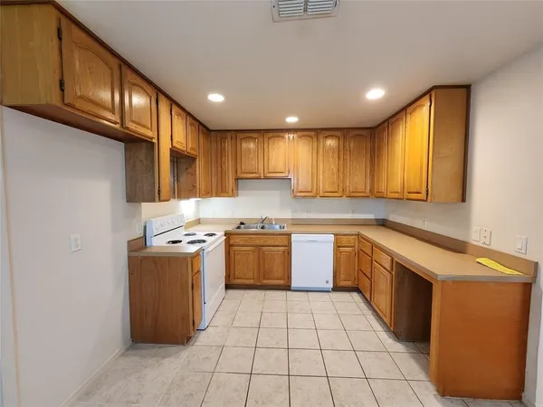$1,550 | 3025 Pueblo Trail, Lake Worth, TX 76135