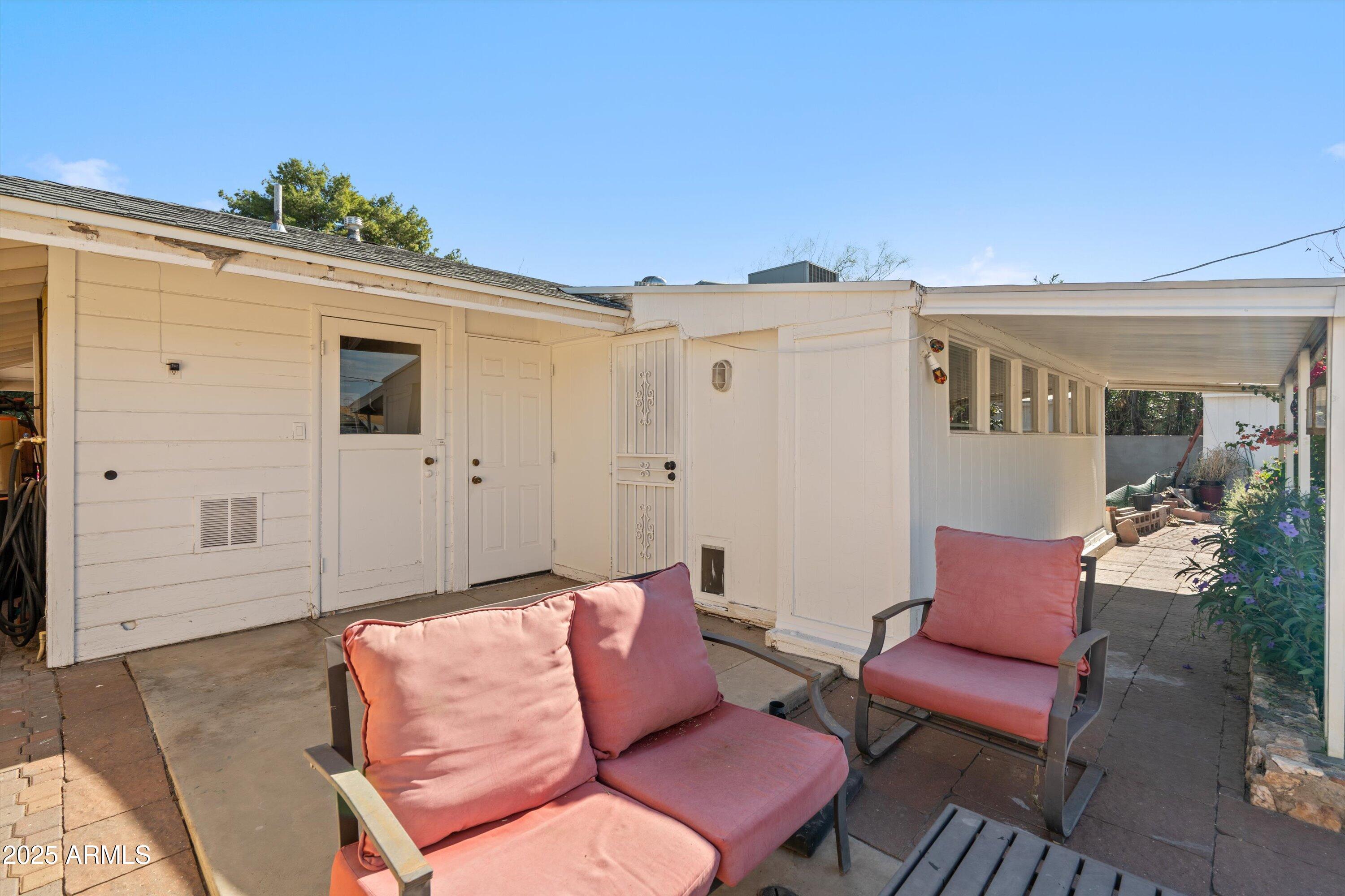 8216 North 9th Street Phoenix, AZ 85020 - Photo 25 of 38 a outdoor living space with furniture