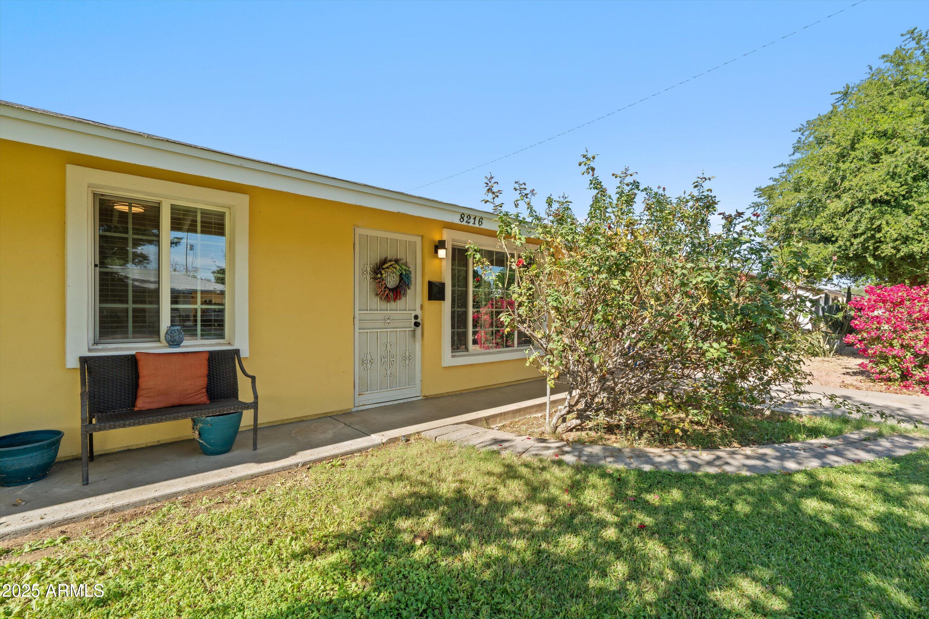 8216 North 9th Street Phoenix, AZ 85020 - Photo 3 of 38 a front view of a house with plants