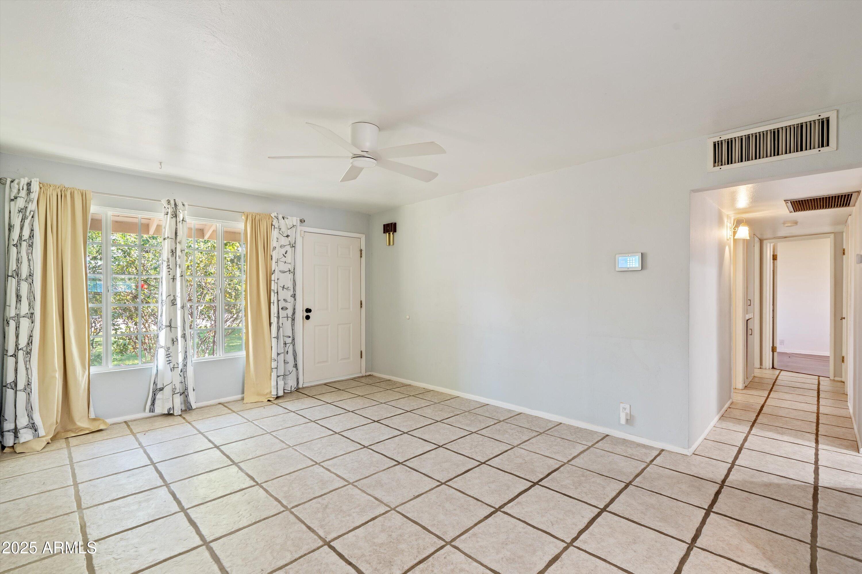 8216 North 9th Street Phoenix, AZ 85020 - Photo 5 of 38 a view of an empty room and window