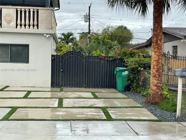 $1,700 | 2342 Southwest 128th Avenue, Unit 1, Miami, FL 33175
