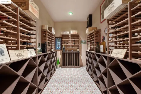 $3,000,000 | 5 Woodside Way, Oakland, CA 94611