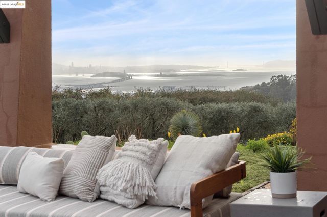 $3,000,000 | 5 Woodside Way, Oakland, CA 94611