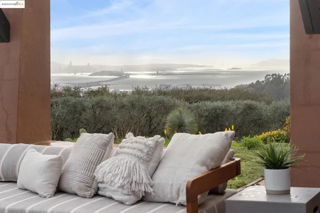 $3,000,000 | 5 Woodside Way, Oakland, CA 94611