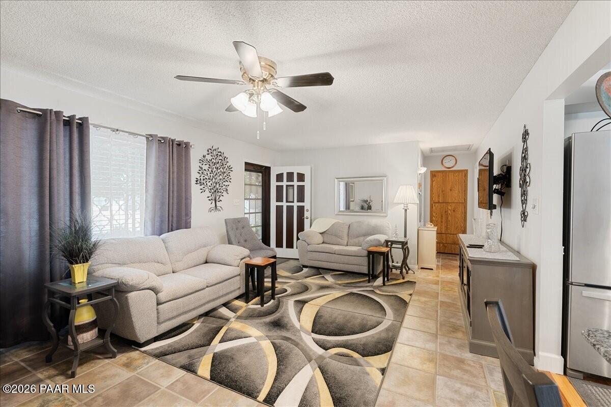 20143 East Mesa Verde Road Mayer, AZ 86333 - Photo 6 of 25 Living Room