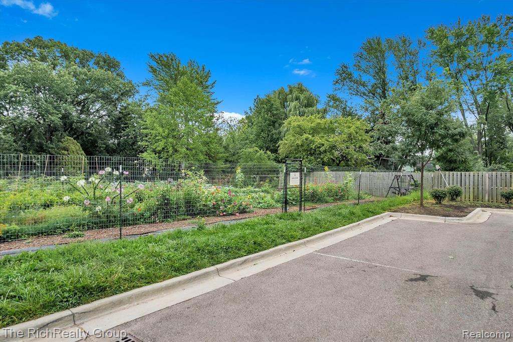 2661 Harvard Road, Unit 15 Berkley, MI 48072 - Photo 40 of 44 Gallery Image 40