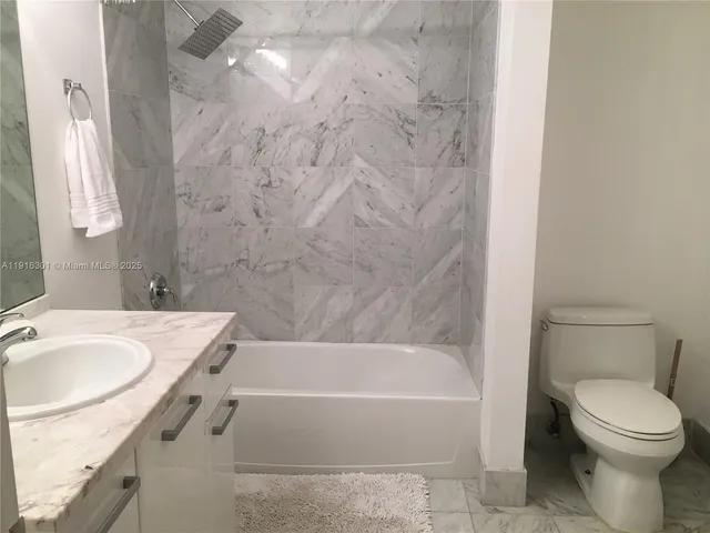 $2,200 | 253 Northeast 2nd Street, Unit 233, Miami, FL 33132