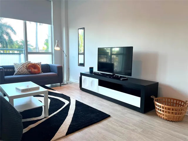 $2,200 | 253 Northeast 2nd Street, Unit 233, Miami, FL 33132