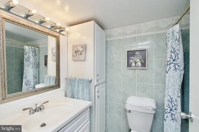 a close up view of a washer and dryer