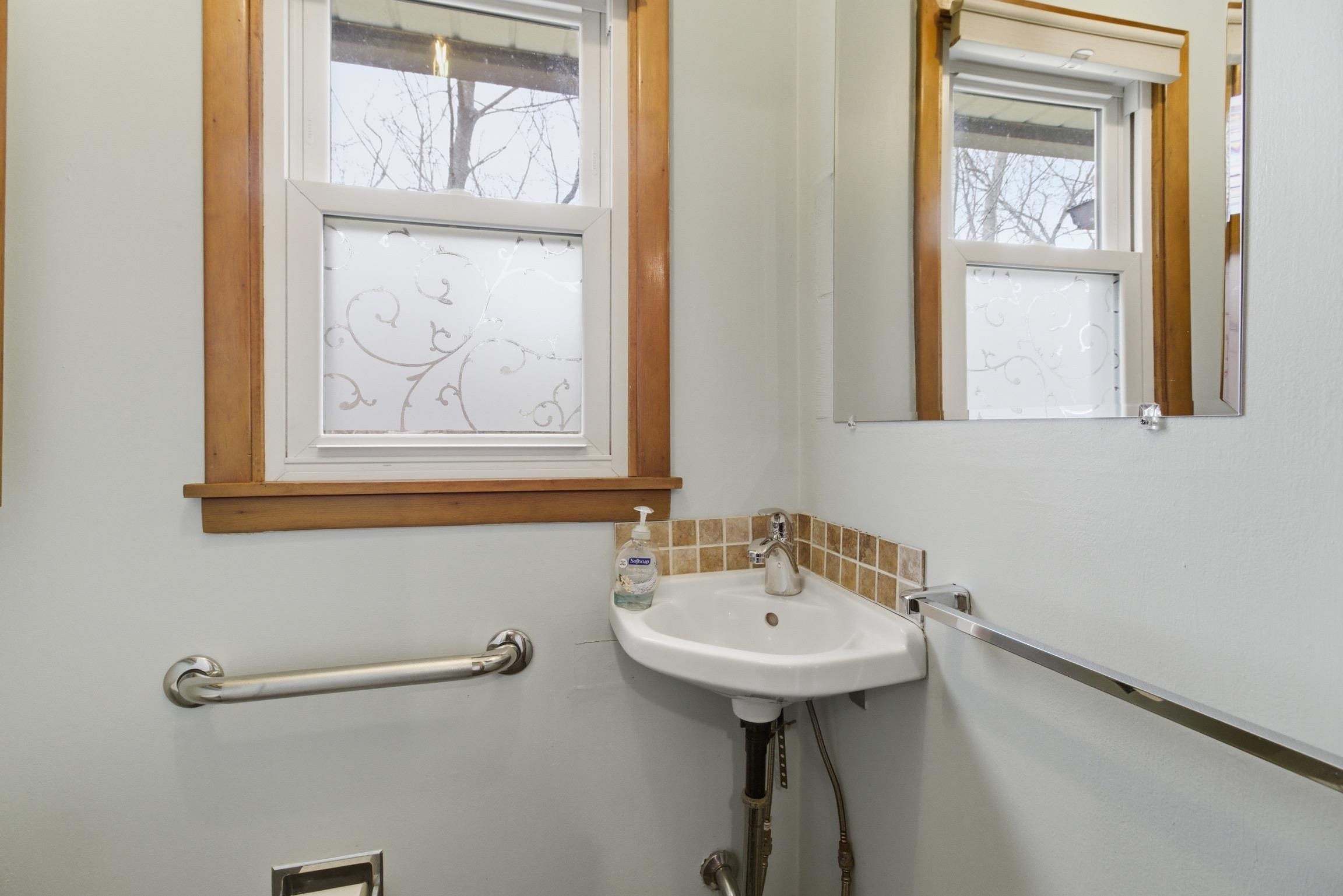 212 Dewey Street Bennington, VT 05201 - Photo 20 of 30