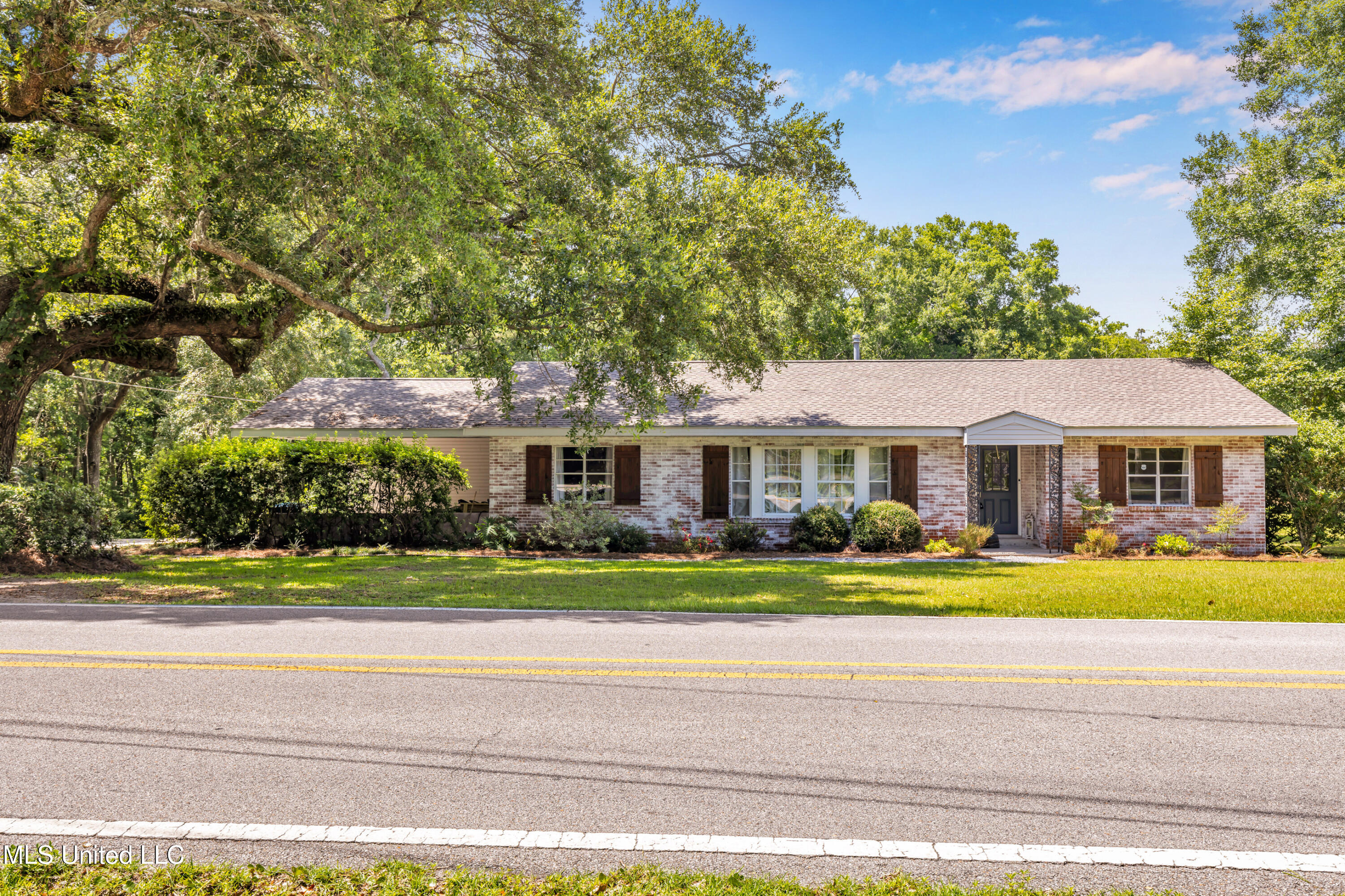 600 Graveline Road Gautier, MS 39553 - Photo 1 of 32 600GravelineRd-1