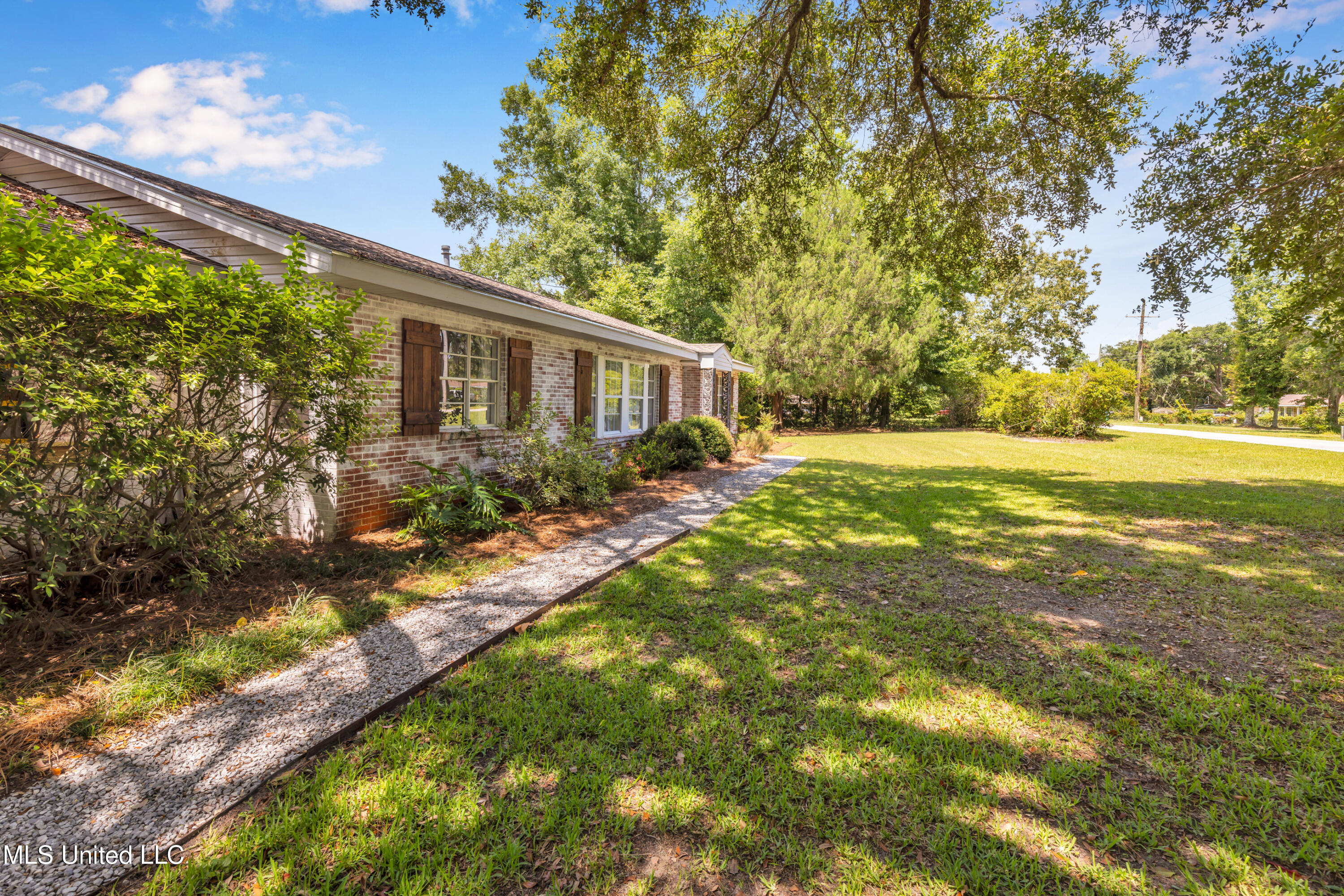 600 Graveline Road Gautier, MS 39553 - Photo 7 of 32 600GravelineRd-7